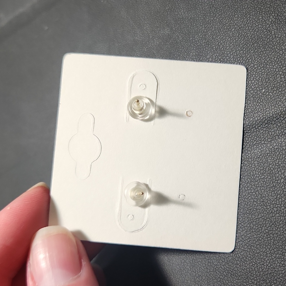 SOLD OUT NEW Bee earings with adorable pearl - Picture 8 of 8